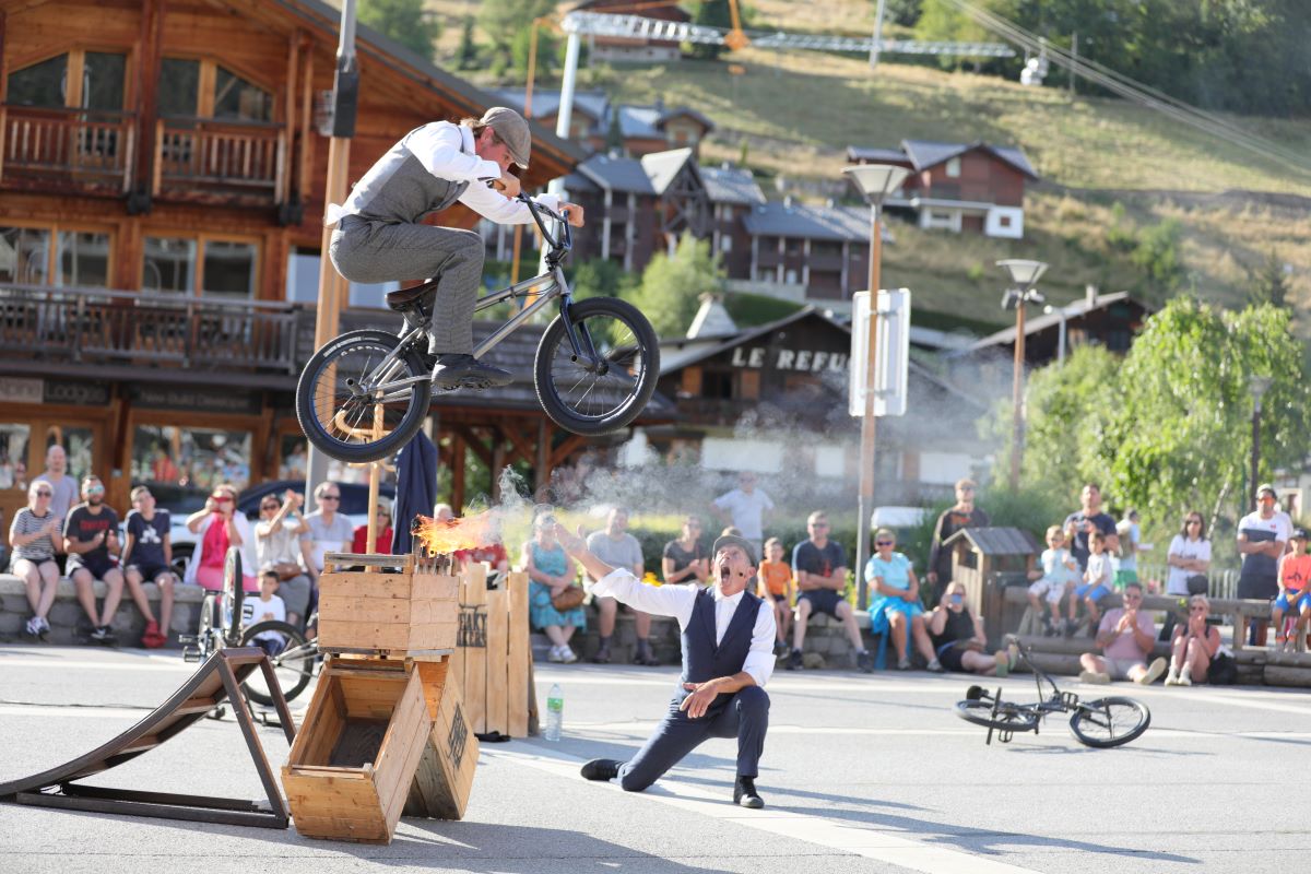 Peaky Bikers feu (Fabien BEBIN crédit photo)174 Ko